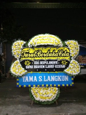 Papan Bunga Duka di Batu Plat